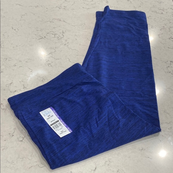 TT Capri Leggings - Picture 1 of 8